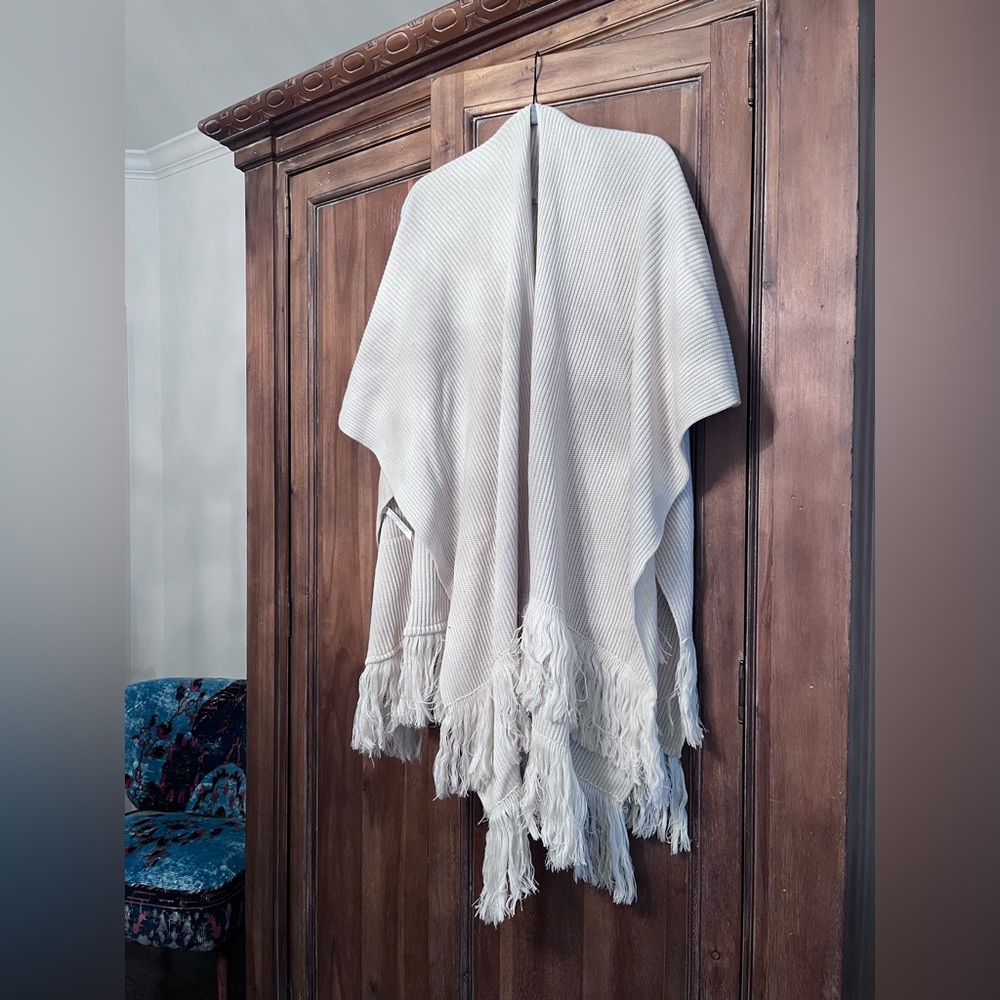 NEW! Free People Elegant Cream Fringe cover up/cardigan/shrug. Never worn.